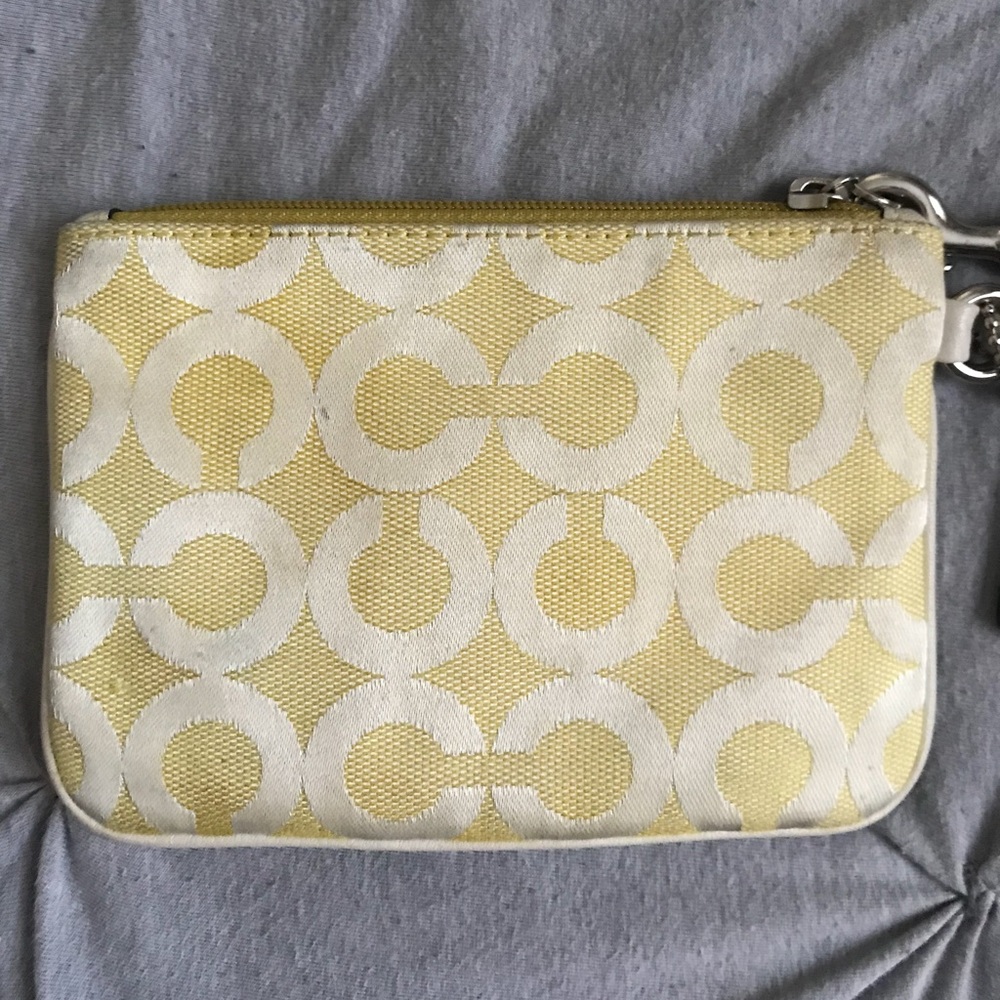 sold COACH / pale yellow wristlet - Picture 4 of 6